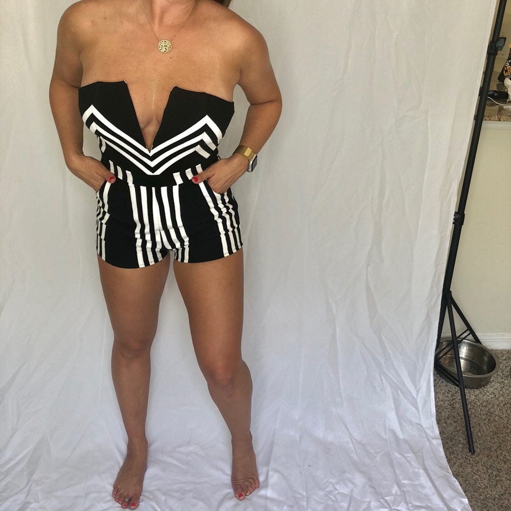 Patterned Romper - Picture 2 of 8